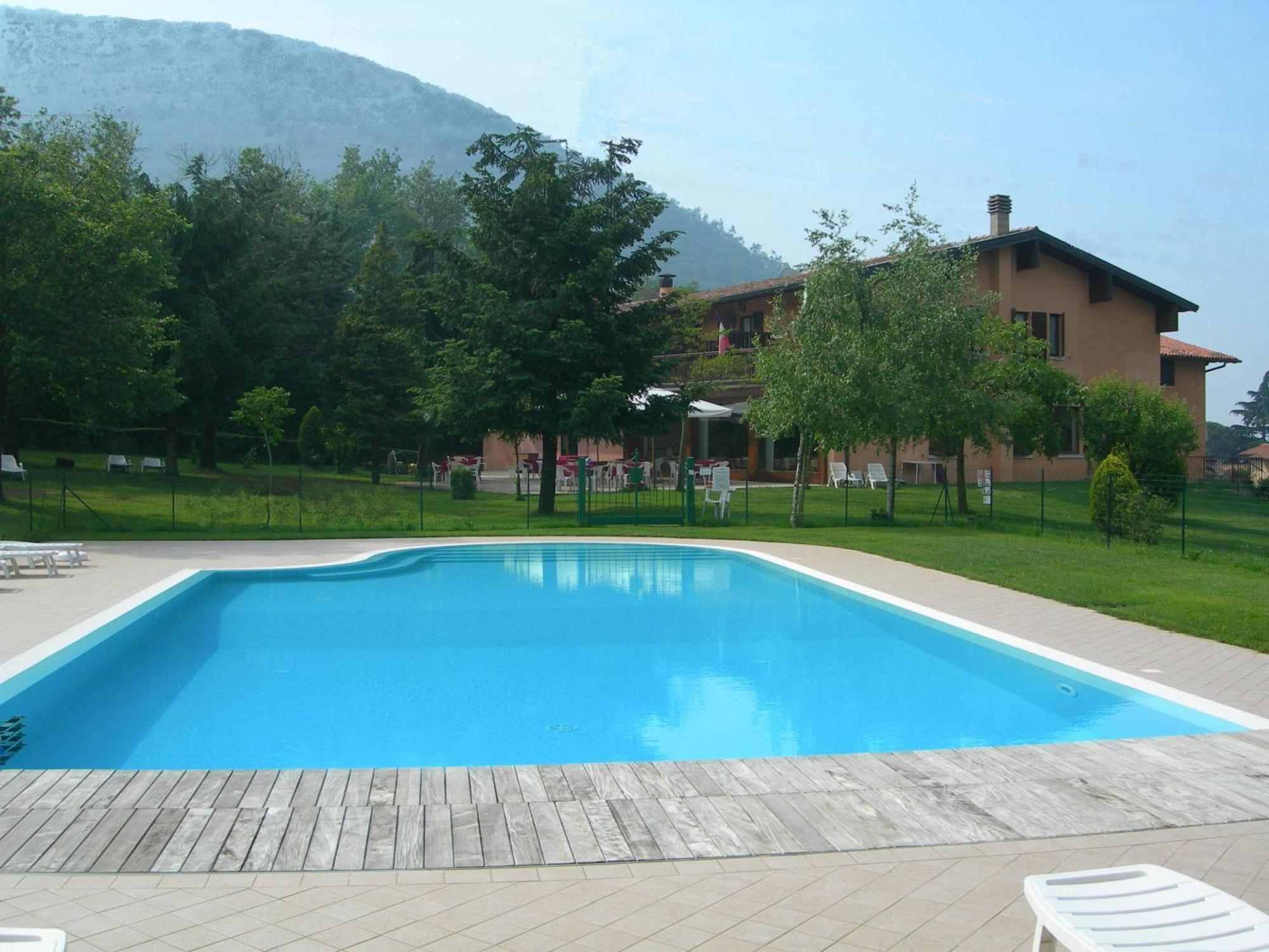 Hotel Colomber Gardone Riviera Kültér fotó