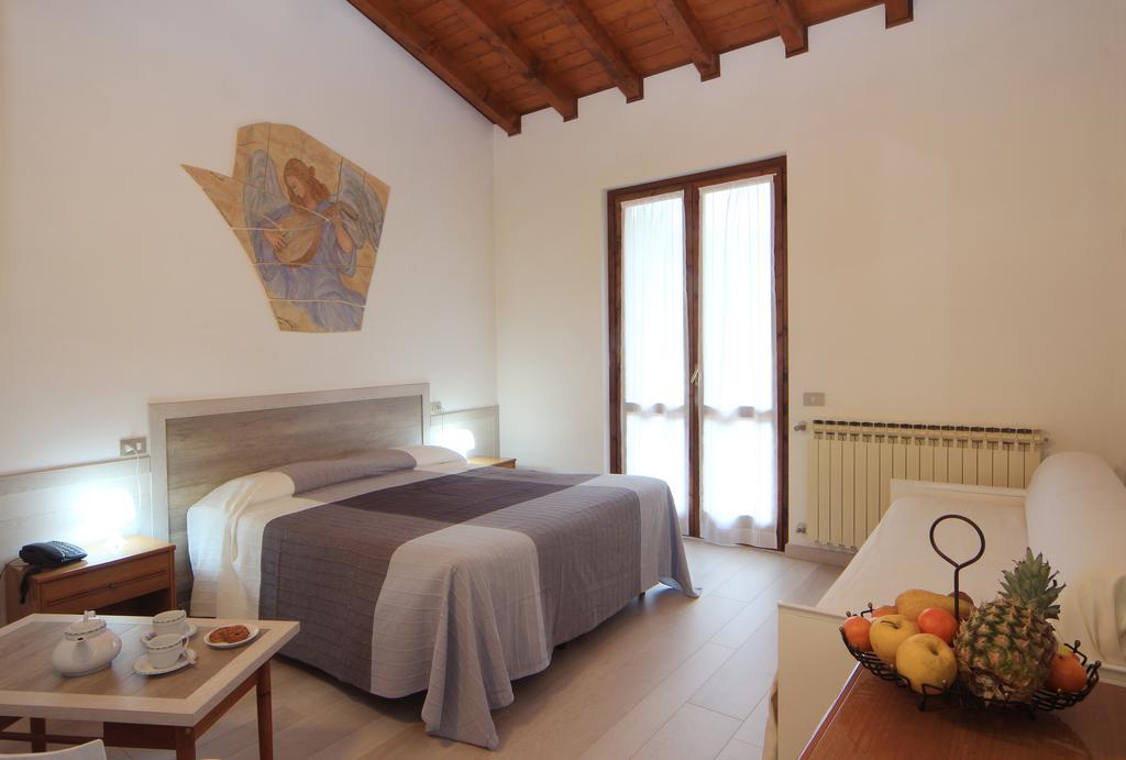 Hotel Colomber Gardone Riviera Kültér fotó