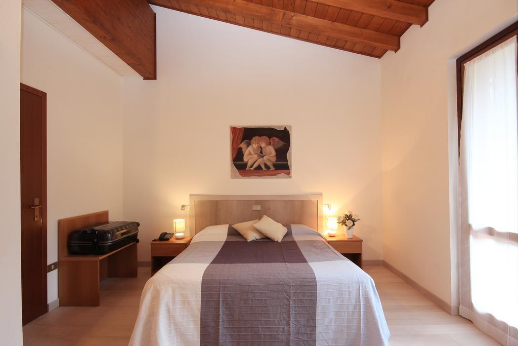 Hotel Colomber Gardone Riviera Kültér fotó
