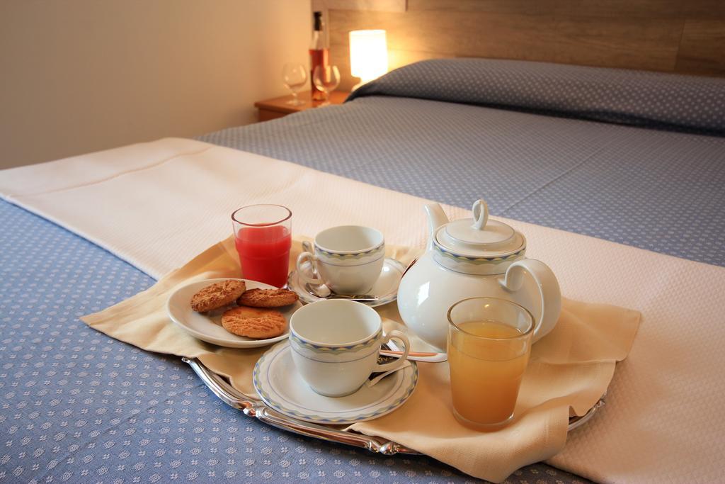 Hotel Colomber Gardone Riviera Kültér fotó