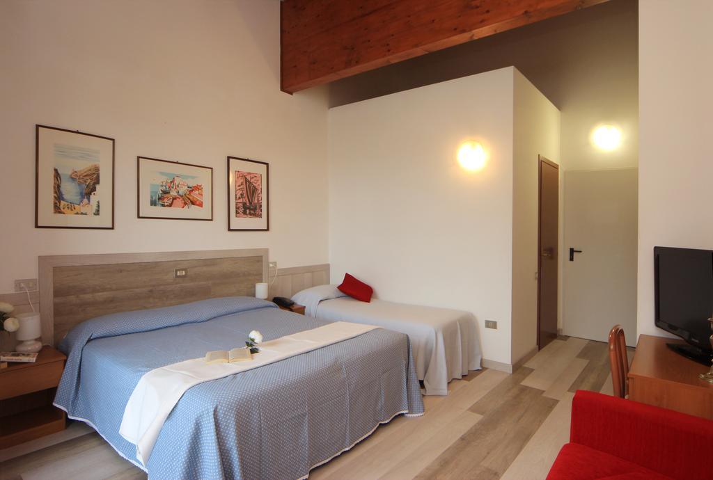 Hotel Colomber Gardone Riviera Kültér fotó