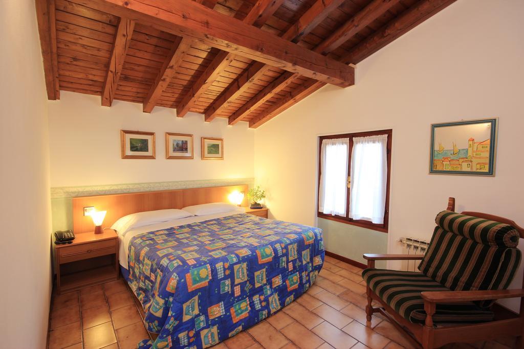 Hotel Colomber Gardone Riviera Kültér fotó