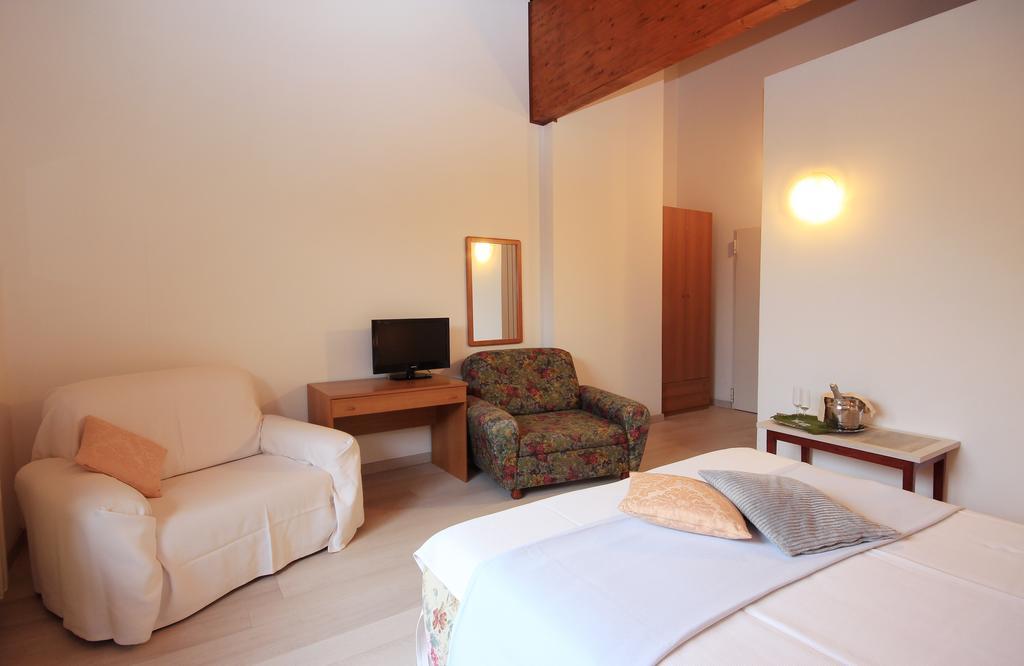 Hotel Colomber Gardone Riviera Kültér fotó