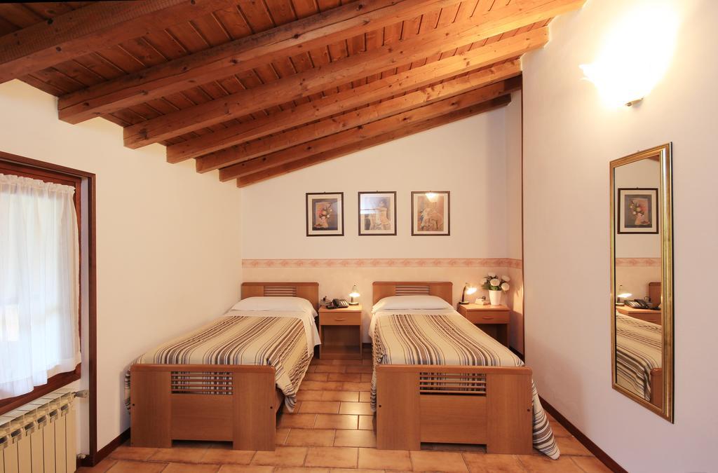 Hotel Colomber Gardone Riviera Kültér fotó